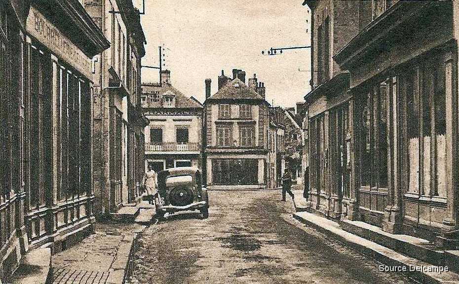 61 Ecouche Grande Rue et Place d Armes.jpg